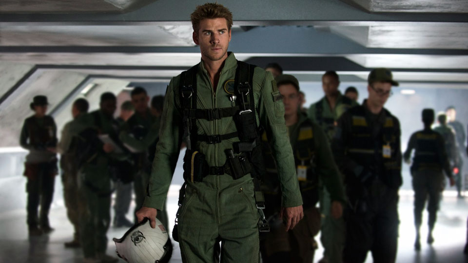 Unter der Fuehrung von Kampfjet-Pilot Jake Morrison (Liam Hemsworth) soll ein Abwehrmanoever gestartet werden.