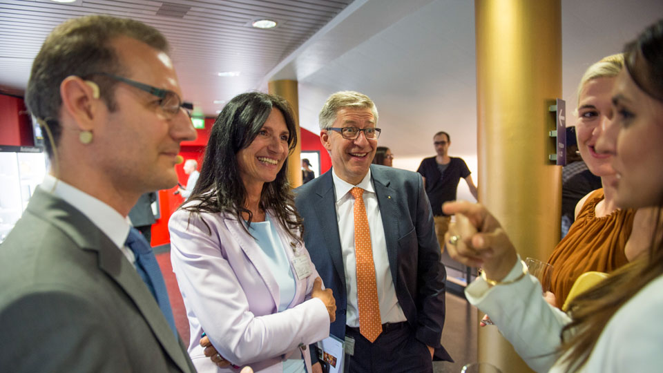 Philipp Portmann (Kurator), im Gespräch mit Jacqueline Schleier u. Martin Buetikofer (Verkehrshaus), sowie Cornalia Büttler u. Samira Kaelin (Hamilton Watches)