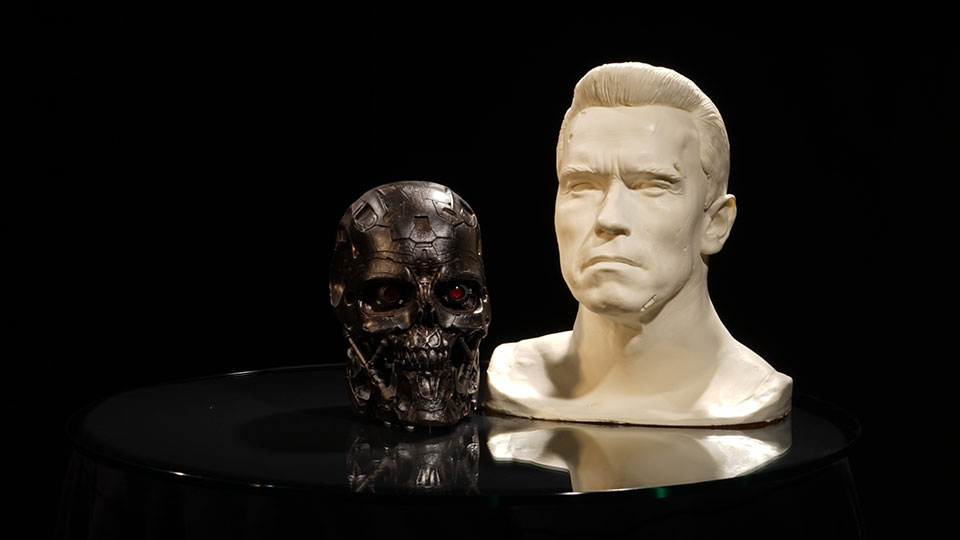 Schaedel eines T600 und Abdruck von Arnold Schwarzeneggers Kopf