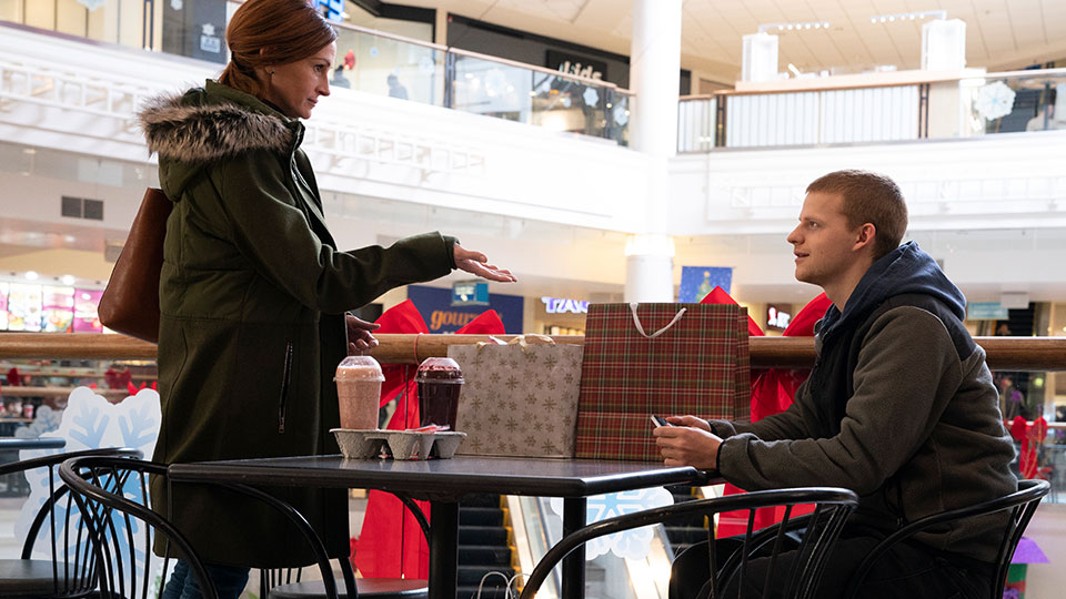 Holly (Julia Roberts) und Ben (Lucas Hedges)