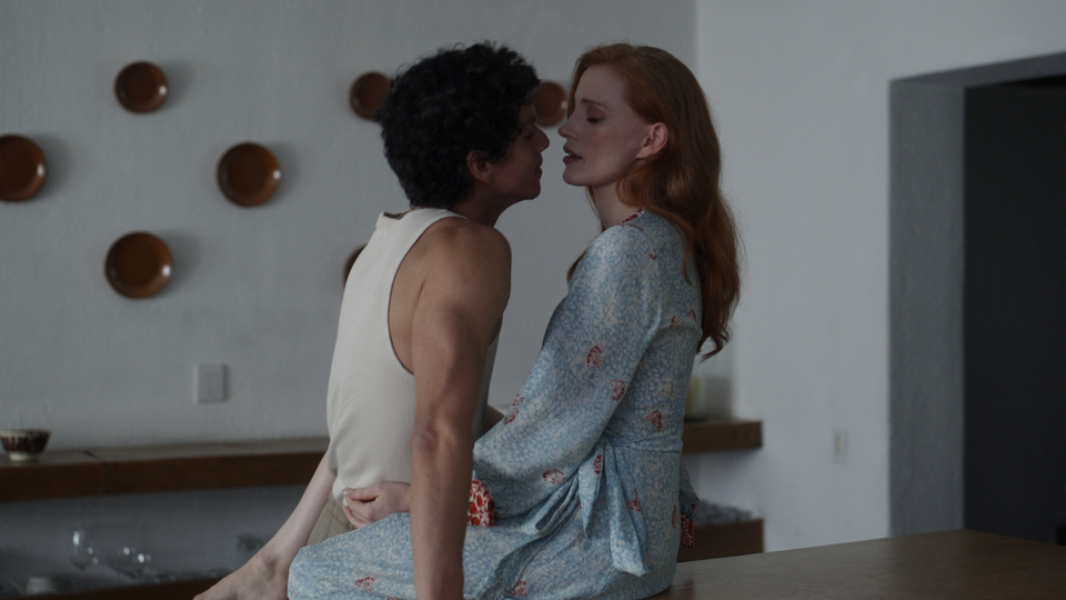 Fernando (Isaac Hernández), Jennifer (Jessica Chastain)