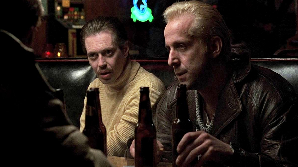 Jerry heuert die Kiminellen Carl (Steve Buscemi) und Gaear (Peter Stormare) an, um seine Frau zu entführen.