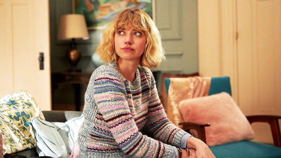 Doch ihr stolzer Vater wehrt sich gegen jegliche Pflegehilfe (Imogen Poots),