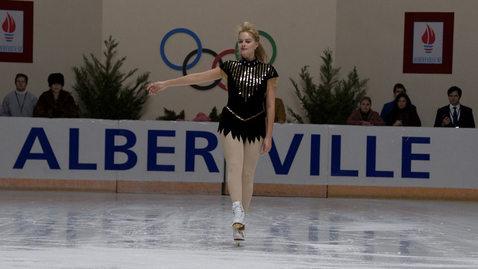 Als sie bei den Vorbereitungen auf die Olympischen Winterspiele bemerkt, dass ihre Konkurrenz kaum zu schlagen ist,...