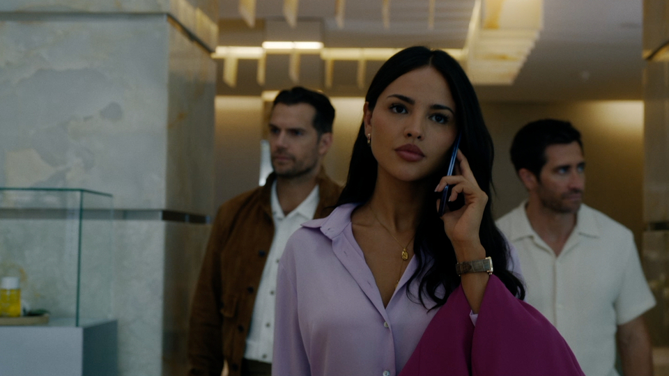 Sid (Henry Cavill), Sophia (Eiza González), Bronco (Jake Gyllenhaal)