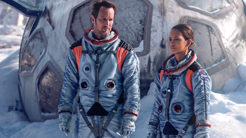 Die Zukunft der Erde liegt in den Händen von NASA-Managerin Jo Fowler (Halle Berry) und Astronaut Brian Harper (Patrick Wilson)