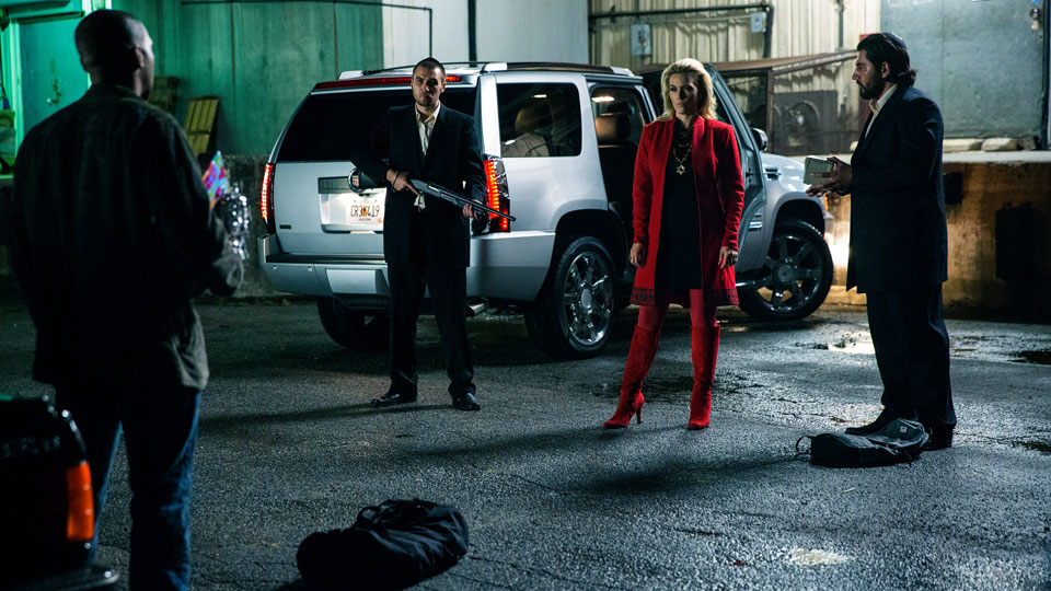 In Triple 9 regiert die russische Mafia unter der Fuehrung von Mafia-Boss Irina Vlaslov (Kate Winslet) die Stadt Atlanta.
