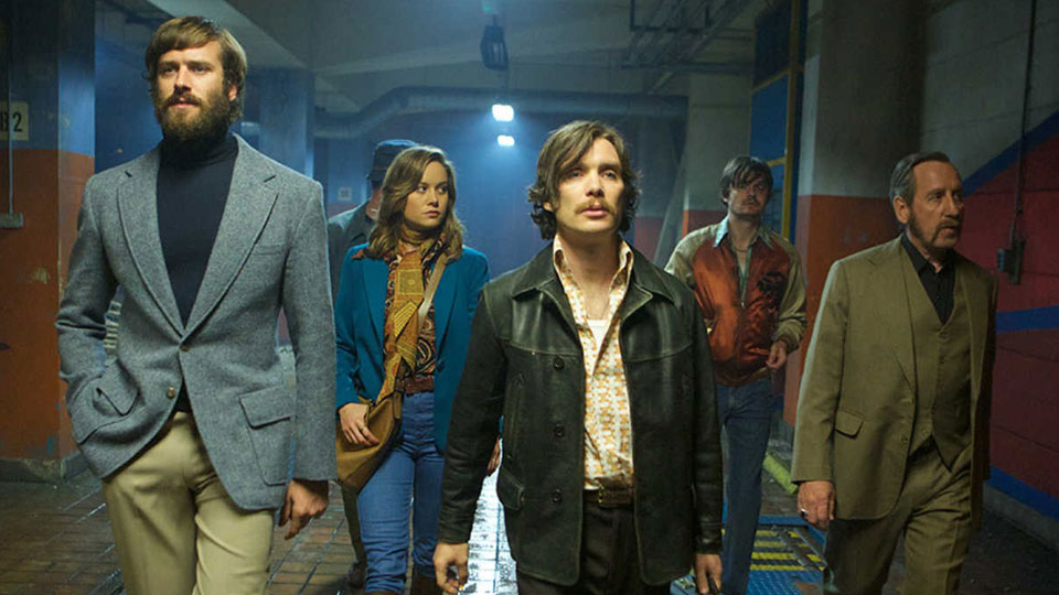 01 FREE FIRE  mit  Armie Hammer, Brie Larson, Lillian Murphy, Sam Riley und Michael Smiley.