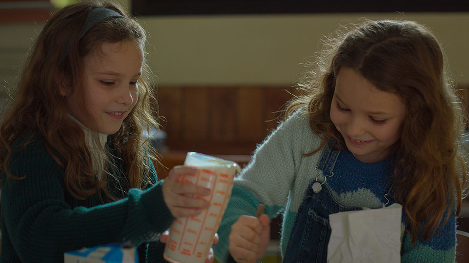 Nelly (Joséphine Sanz) und Marion (Gabrielle Sanz)