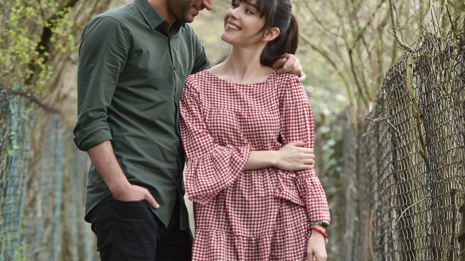 Hakan (Murat Yildirim)- und Bahar (Ozge Gurel)