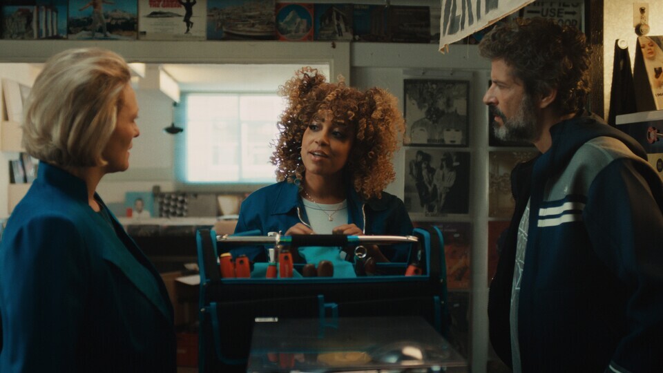 Sie bekommen aber die Chance, zurück in die Vergangenheit zu reisen, um dort ihr junges Ich zu treffen.