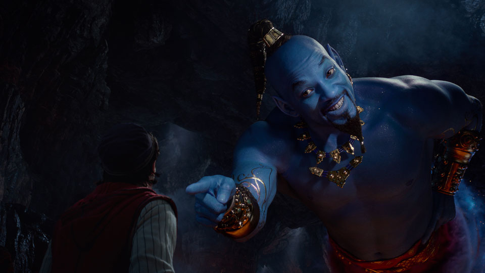 Um dennoch eine Chance bei Jasmin zu haben, macht Aladdin sich auf ein spannendes Abenteuer und begegnet dabei dem Flaschengeist Dschinni (Will Smith).