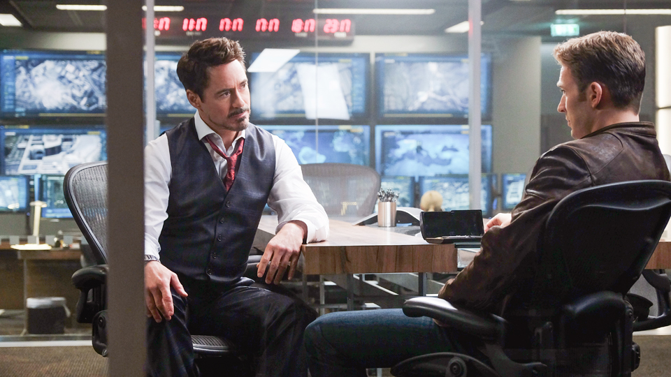 So kennt man Iron Man (Robert Downey Jr.) und Captain Amerika (Chris Evans), als Freunde. Doch im neusten Abenteuer stehen die beiden ploetzlich gegeneinander.
