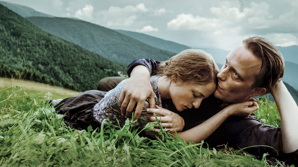 Franziska Jägerstätter (Valerie Pachner) und Franz Jägerstätter (August Diehl)