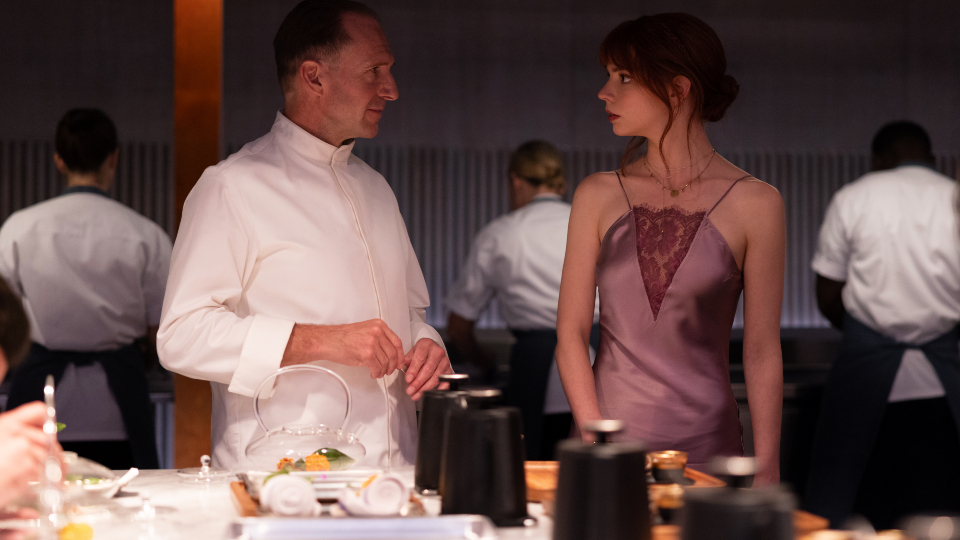 Chef Slowik (Ralph Fiennes) & Margot (Anya Taylor-Joy)