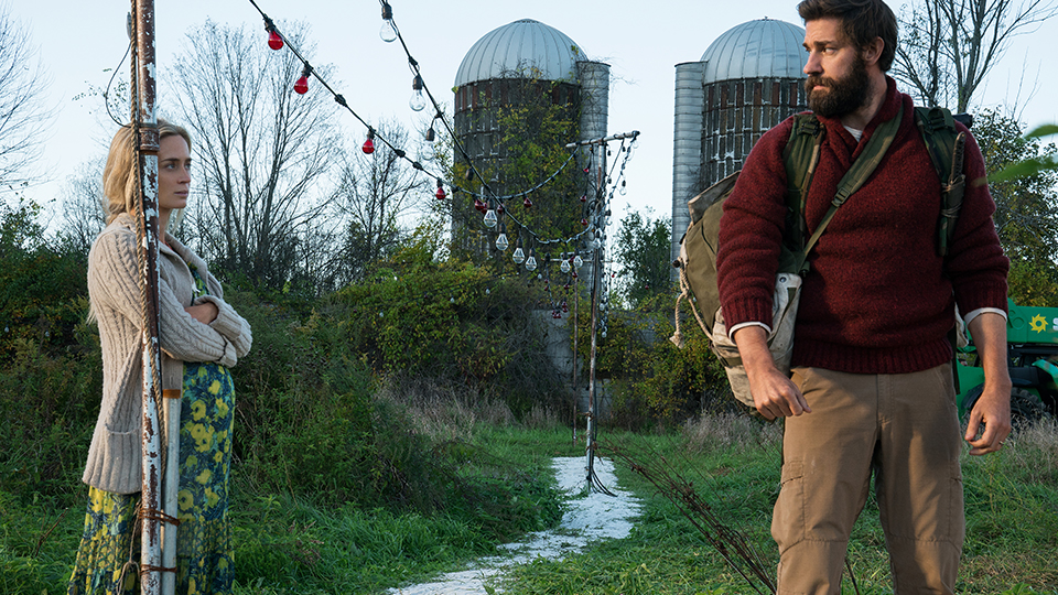 Evelyn (Emily Blunt) und Lee (John Krasinski) leben an einem ruhigen Ort und das wortwörtlich, denn...