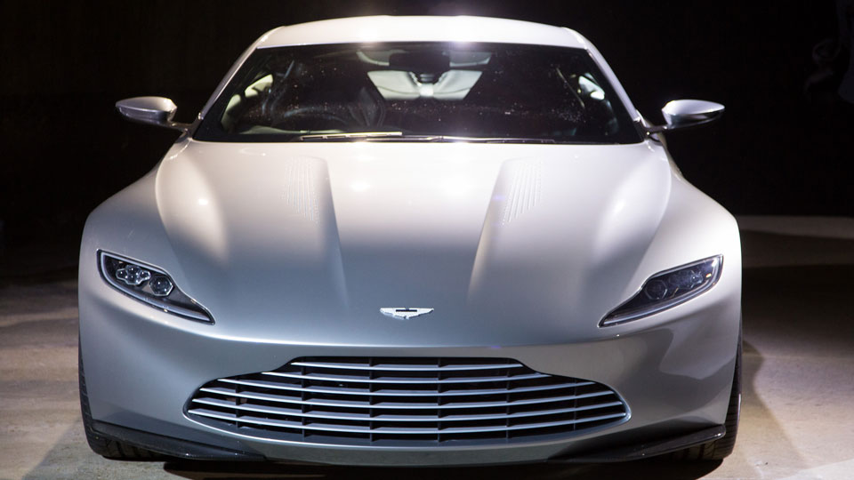  Ein tolles Auto darf natuerlich auch nicht fehlen. Der Aston Martin DB10 wurde exklusiv fuer SPECTRE angefertigt.
