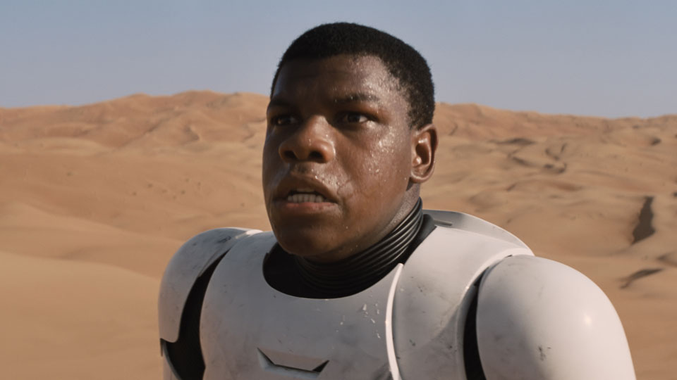 Der ehemalige Stormtrooper Finn (John Boyega) schliesst sich ebenfall der Gruppe an 