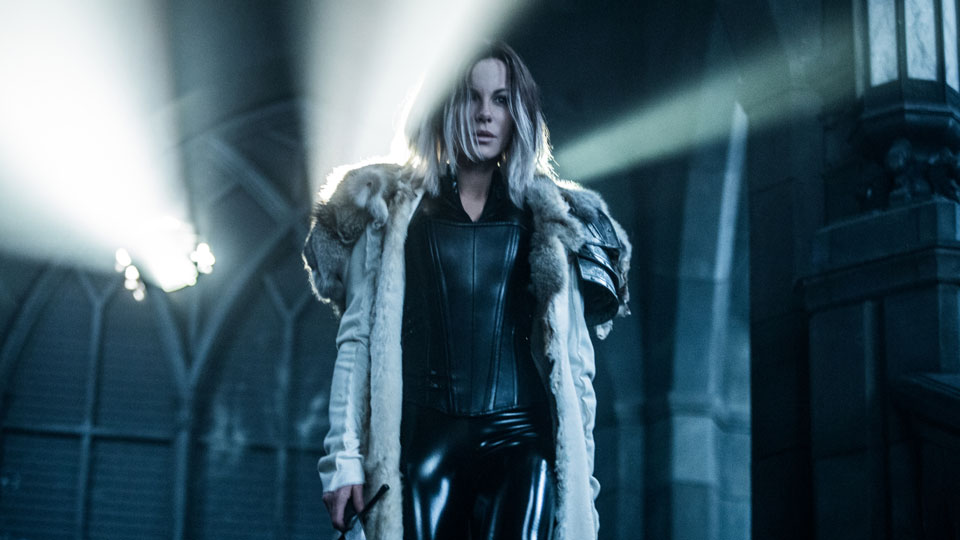 Vampirkriegerin Selene (Kate Beckinsale) muss erneut zum Kampf gegen den Lykaner Clan antreten.
