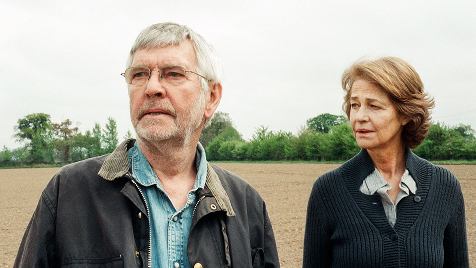 Geoff (Tom Courtenay), Kate (Charlotte Rampling)