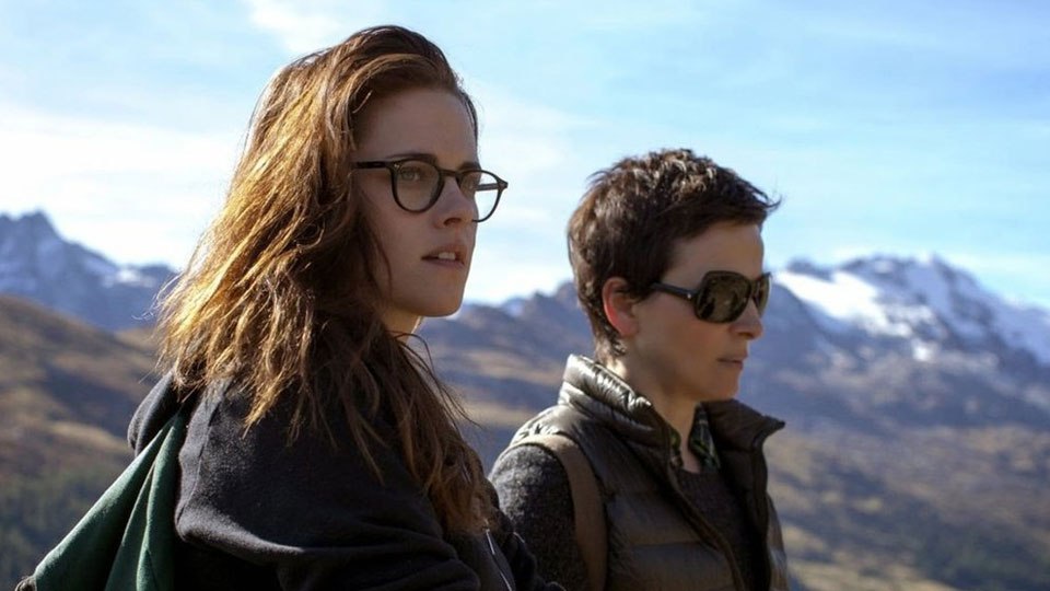 Im Drama SILS MARIA reist die Schauspielerin Maria (Juliette Binoche) mit ihrer Assistentin Valentine (Kristen Stewart) ins Engadin, um dort in einer Theaterproduktion mitzuspielen. 