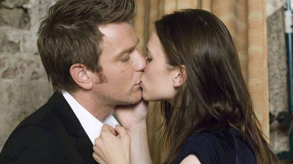 Ian Blaine (Ewan McGregor) und Angela Stark (Hayley Atwell)