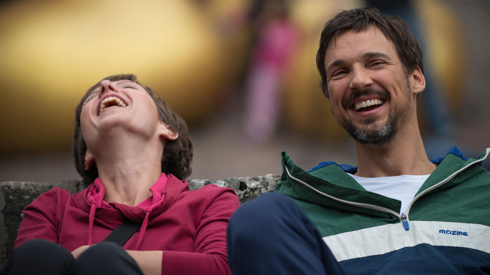 Im Drama HIN UND WEG ueberreden Kiki (Julia Koschitz) und Hannes (Florian David Fitz) ihre besten Freunde, gemeinsam eine Velotour zu unternehmen. 