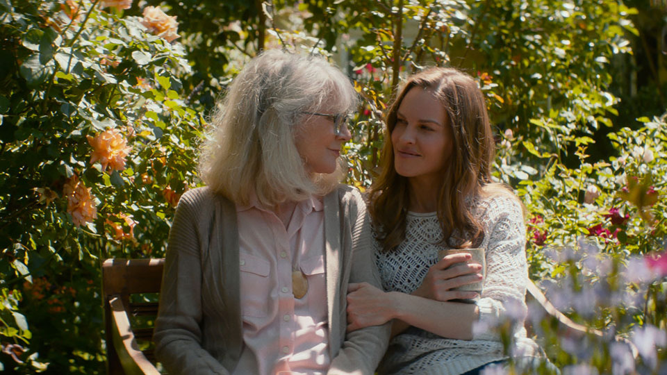 Ruth (Blythe Danner) und Bridget (Hilary Swank)