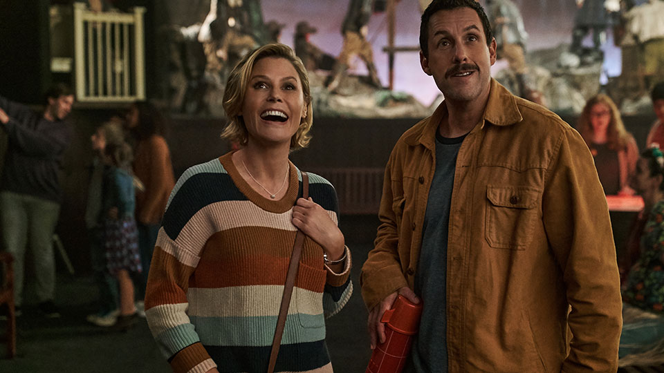 Violet Valentine (Julie Bowen) und Hubie Dubois (Adam Sandler)