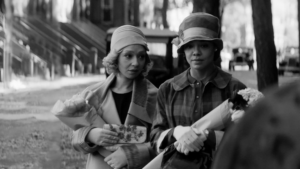 Irene Redfield (Tessa Thompson) und Clare Kendry (Ruth Negga)