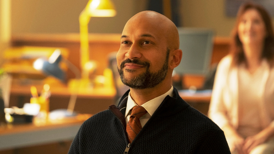 Obwohl der Schuldirektor (Keegan-Michael Key) das Paar eigentlich unterstützt