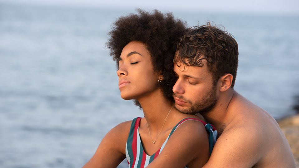 Summer (Rebecca Coco Edogamhe) und Alessandro (Ludovico Tersigni)