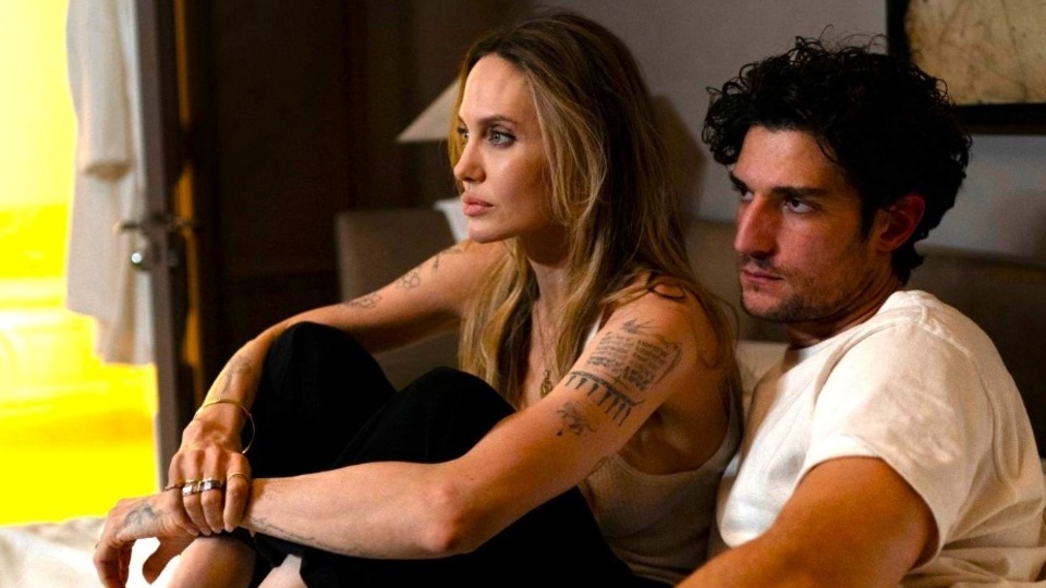 Maxine (Angelina Jolie), Anton (Louis Garrel) © Carole Bethuel