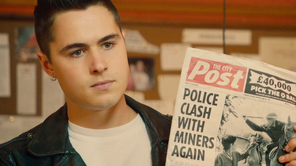 Mark (Ben Schnetzer)
