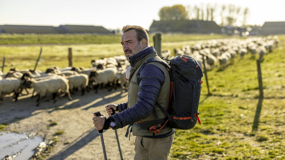 Pierre (Jean Dujardin) © 2021 Radar Films