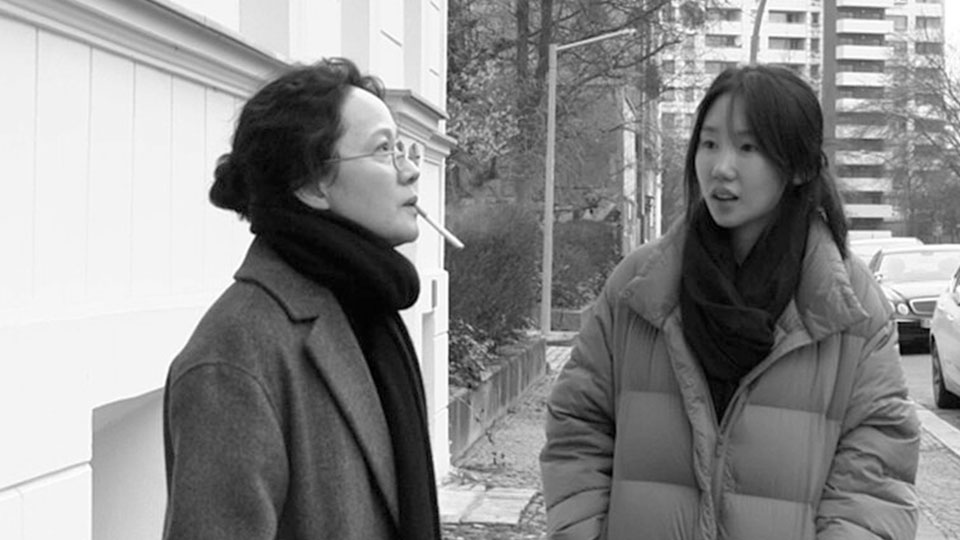 Ju-won (Mi-so Park) und Ju-won's Mutter (Young-hwa Seo)