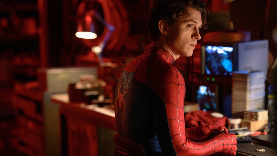 Seit den Ereignissen aus No Way Home hat sich für Spider-Man (Tom Holland) alles verändert.