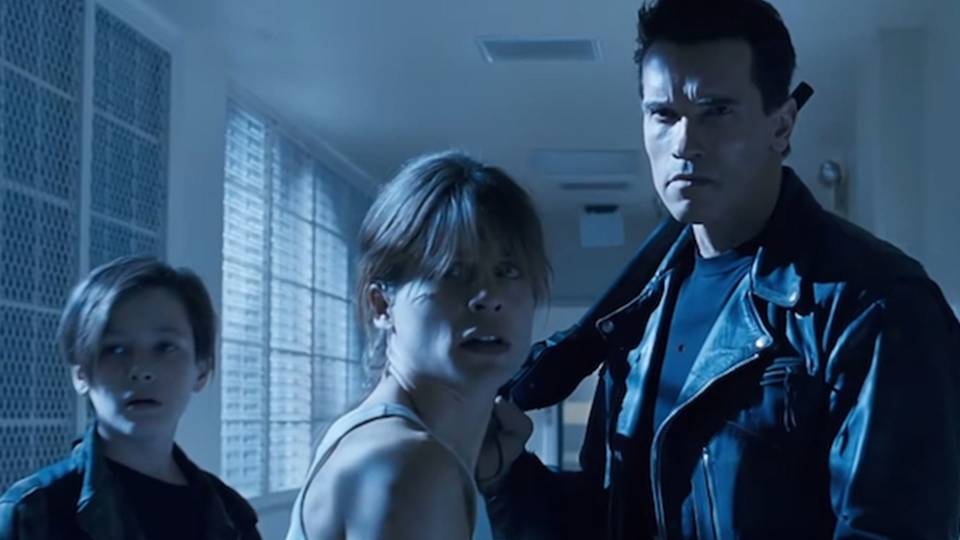 John Connor (Edward Furlong), Sarah Connor (Linda Hamilton) und Terminator (Arnold Schwarzenegger) auf der Flucht.