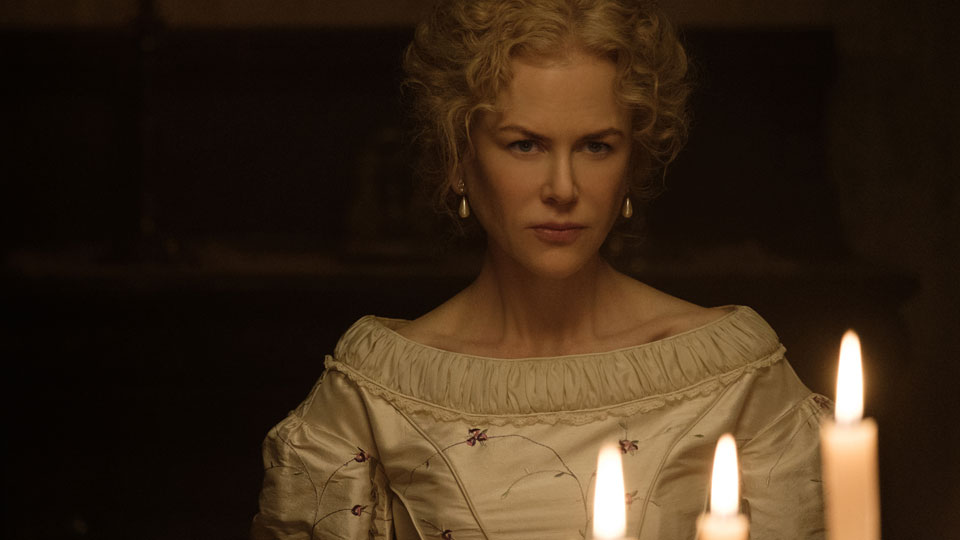 Im Jahre 1864 in Virginia. Während dem Bürgerkrieg macht das Mädcheninternat von Schulleiterin Martha Farnsworth (Nicole Kidman) einen heiklen Fund.