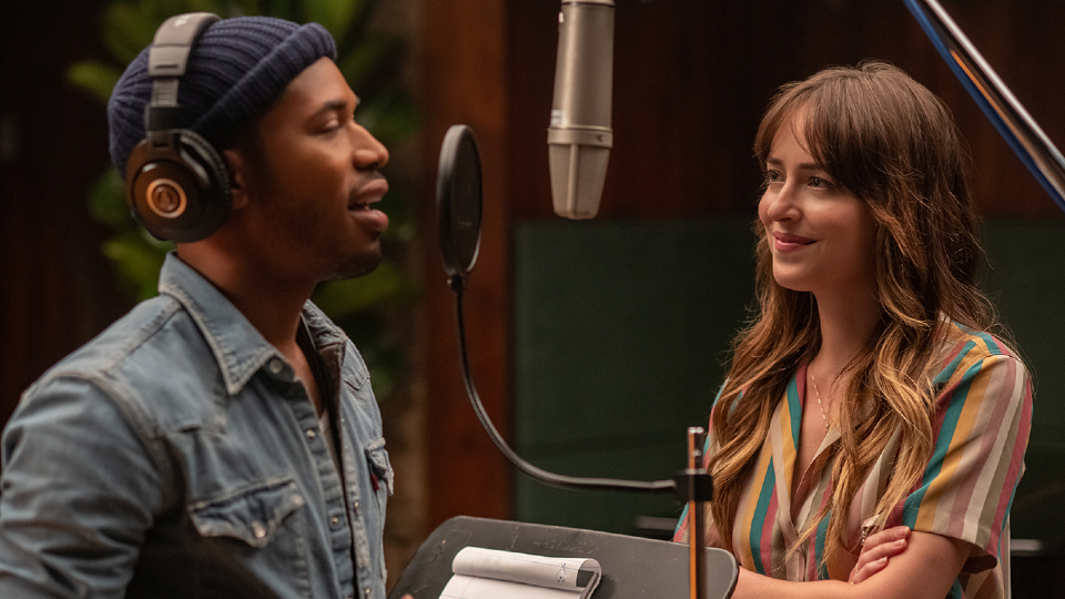 David Cliff (Kelvin Harrison Jr.) & Maggie Sherwoode (Dakota Johnson)