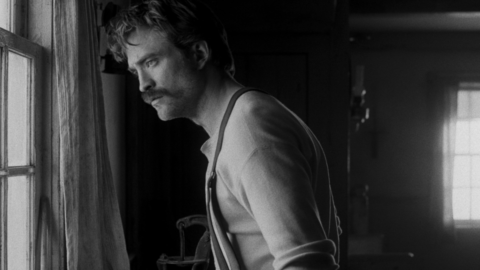 und sein Gehilfe Efraim Winslow (Robert Pattinson)