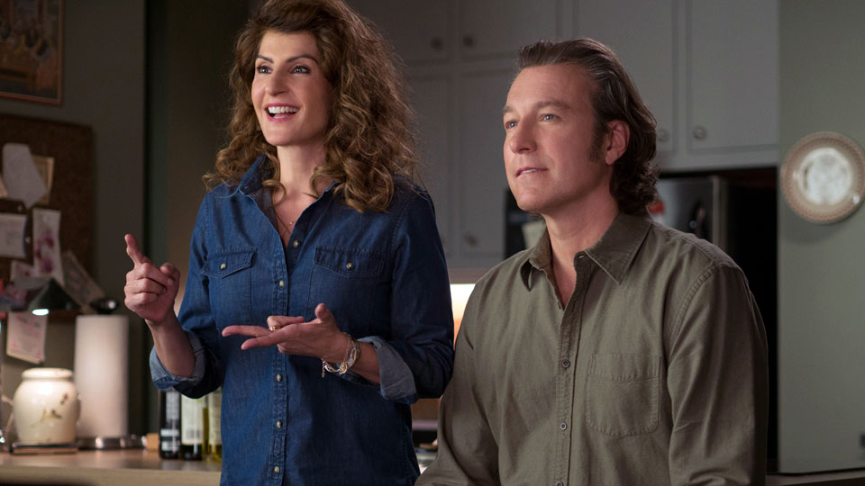 In der Komoedie MY BIG FAT GREEK WEDDING 2 sind Toula (Nia Vardalos) und Ian (John Corbett) immer noch gluecklich verheiratet.