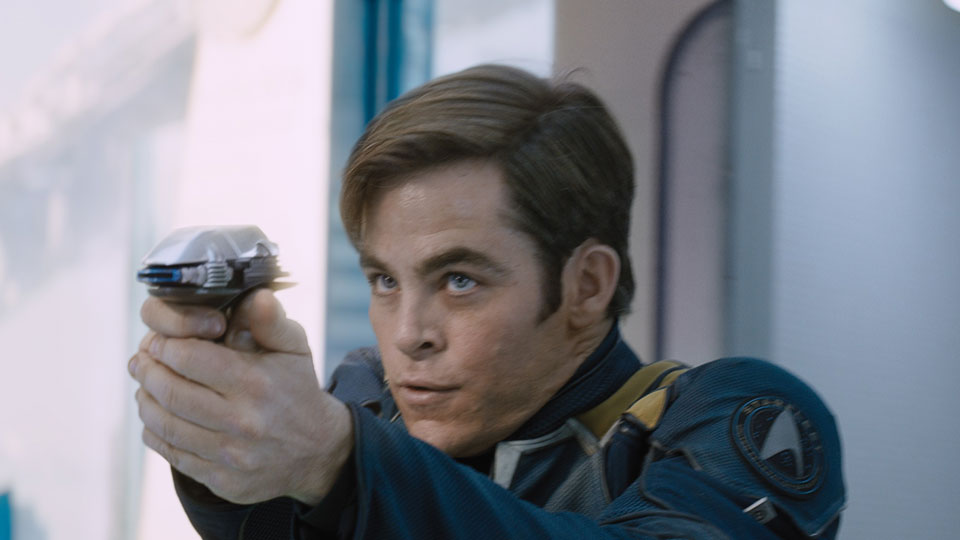 Die Enterprise von Captain Kirk (Chris Pine) wird waehrend einer Mission von einem neuen Feind angegriffen.
