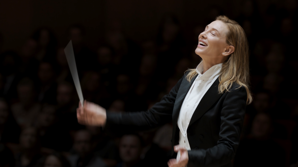 Lydia Tár (Cate Blanchett) ist die erste weibliche Dirigentin eines grossen Orchesters in Berlin
