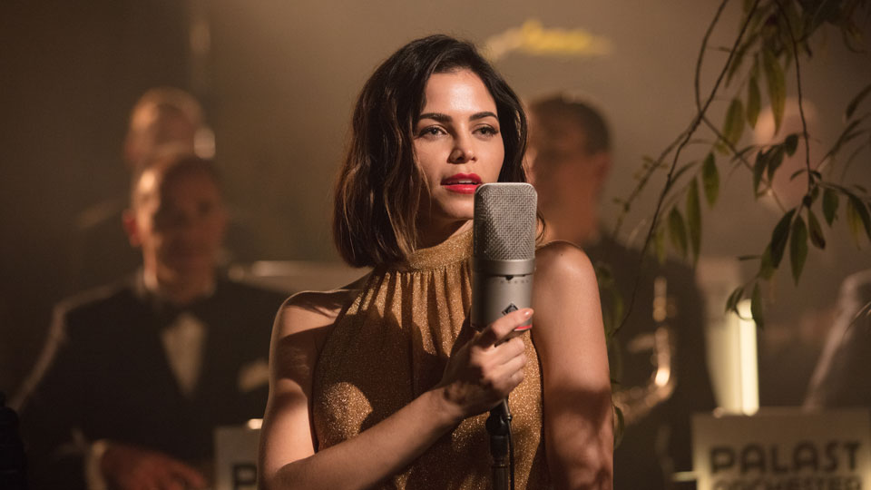 Mandy (Jenna Dewan)