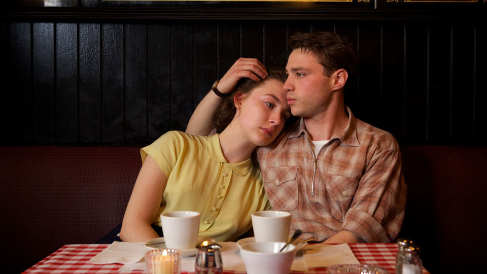 Eilis (Saoirse Ronan), Tony (Emory Cohen)