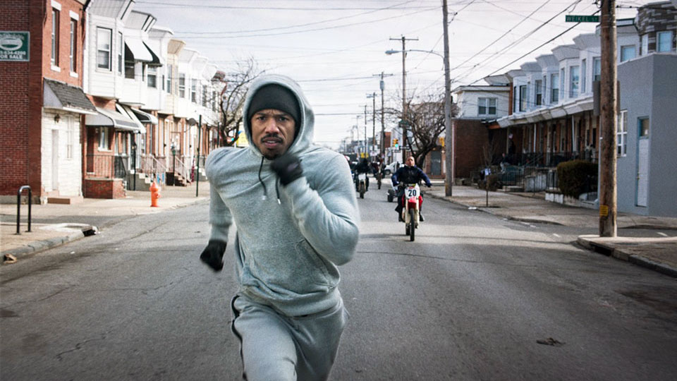 Adonis Johnson (Michael B. Jordan) ist der Sohn des beruehmten Apollo Creed und ebenfalls Boxer wie sein Vater.