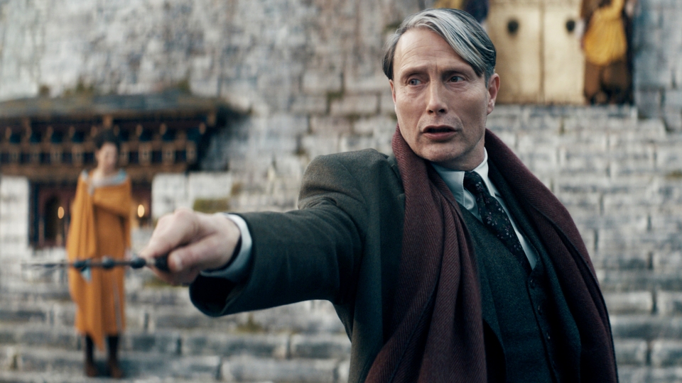 Nur mit seiner Unterstützung kann er den dunklen Zauberer Gellert Grindelwald (Mads Mikkelsen) stoppen