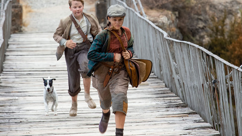 Núria (Nonna Cardoner) und Rolf (Julius Weckauf)