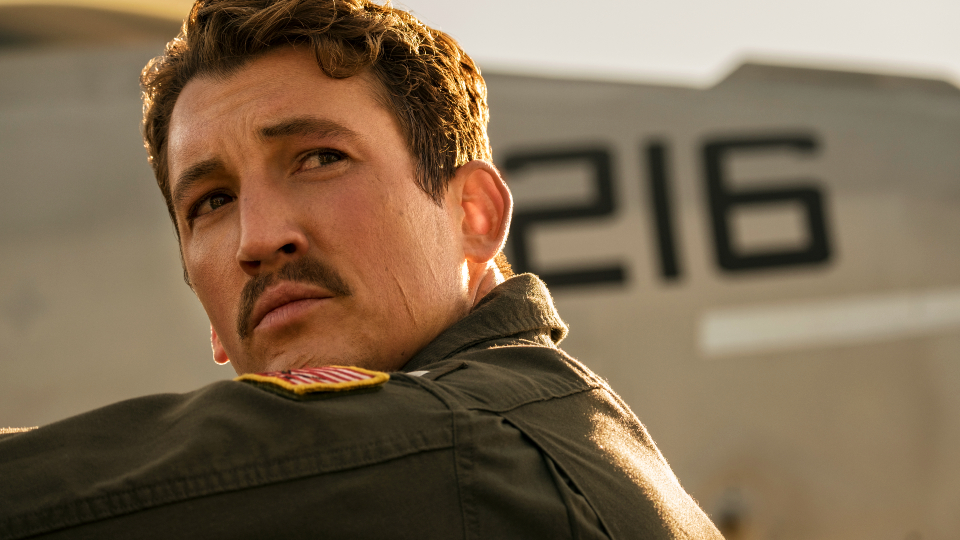 Darunter Lt. Bradley “Rooster“ Bradshaw (Miles Teller), der Sohn von Mavericks verstorbenem Co-Piloten Nick, alias “Goose“